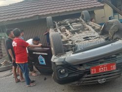 Mobil Camat Merapi Timur Terguling TKP di Desa Merapi, Diduga Pengemudi Ngantuk