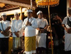 Bupati Badung Hadiri Tiga Pujawali di Darmasaba, Tegaskan Penguatan Infrastruktur dan Keamanan Berbasis Desa Adat