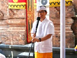 Bupati Adi Arnawa Hadiri Uleman Karya di Pura Kayu Gede Kastuba, Kerobokan Kaja