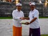 Bupati Badung Hadiri Karya Agung di Pura Segara Bengiat, Bupati Tandatangani Prasasti