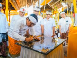Bupati Badung Tandatangani Prasasti Karya Ngenteg Linggih Pura Dalem Desa Adat Ambengan