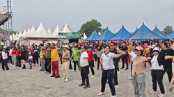 Sekda Bartim Kobarkan Semangat Lewat Senam dan Jalan Sehat Bersama