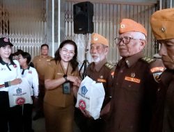 K3S Badung Serahkan Bingkisan Sembako pada 113 Veteran di Mengwi