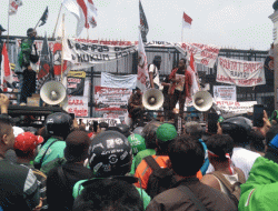 Ribuan Massa Padati Gedung DPR RI, Desak UU Perampasan Aset Koruptor Segera Disahkan