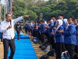 Mahasiswa Baru ITS Diajak Wali Kota Surabaya Menjadi Generasi Kritis di Tengah Euforia AI