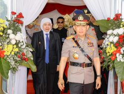 Gubernur Khofifah Dampingi Kapolri pada Puncak Peringatan Hari Juang Polri 2026 di Surabaya