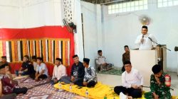 Camat Teupah Tengah Hadiri Maulid Nabi di Desa Kahad, Beri Hadiah kepada Anak-Anak