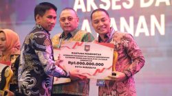 Kemendagri dan Kemen PKP Serahkan Tiga Penghargaan untuk Kota Surabaya
