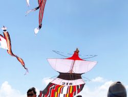 Edisi Ke-10 Sanur Kite Festival Berhasil Hadirkan Layangan 6 Meter