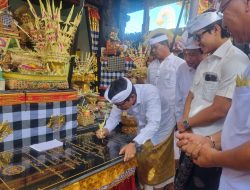 Bupati Badung Adi Arnawa Tandatangani Prasasti Karya Ngenteg Linggih di Pura Maspahit Canggu