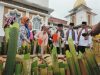 Malamang di Tengah Mauluik Gadang, Saat Tradisi Menjaga Ingatan Padang Pariaman