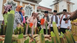 Malamang di Tengah Mauluik Gadang, Saat Tradisi Menjaga Ingatan Padang Pariaman