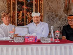 Wabup Badung Melayat di Bongkasa, Serahkan Piagam Penghargaan, Akta Kematian dan KK Baru