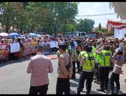 Pelantikan CPNS Diwarnai Aksi Demo Warga Desa Banjarsari Minta Tutup IUP PT BGG