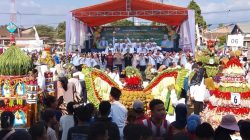 Cetak Sejarah, Pawai Ancak Agung Perdana Sukowono Sukses Sedot Perhatian Warga