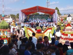 Cetak Sejarah, Pawai Ancak Agung Perdana Sukowono Sukses Sedot Perhatian Warga
