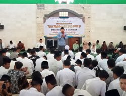 Siswa dan Guru SMKN 5 Jember Khidmat Ikuti Maulid Nabi Muhammad SAW di Masjid Sekolah