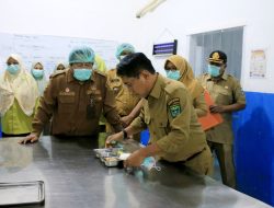Bupati Padang Pariaman Temukan Masalah Sanitasi di Dapur SPPG, Minta Segera Dibenahi 