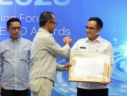 Padang Pariaman Sabet Dua Penghargaan Digitalisasi Keuangan Daerah, 600 Kolektor PBB Sudah Pakai QRIS