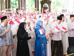 Gubernur Khofifah Hadiri Sholawat Kemerdekaan dan Peringatan Maulid Nabi di Majelis Ta’lim Al-Yasmin Sidoarjo