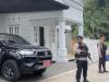 Rumah Kabid PUPR Muara Enim Ilham Sudiono Digeledah KPK dan Dijaga Polisi Bersenjata Laras Panjang