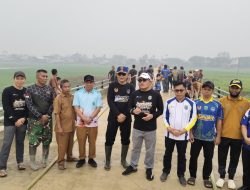 Bupati HSU Bersama Masyarakat Gotong Royong Bersihkan Jembatan Jalan Baru Jingah Bujur