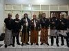 DPD Matra Lamongan Ramaikan LNC, Memberikan Cendera Mata pada Bupati YES