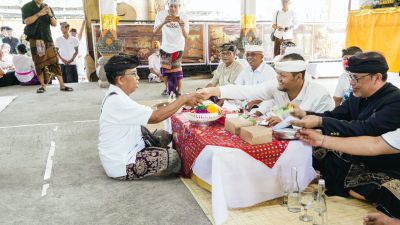 Upasaksi Karya Pitra Yadnya di Jagapati, Wabup Badung Apresiasi Gotong Royong Krama