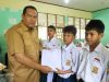 423 Siswa SMP di Pariaman Dapat Seragam Gratis, Pemkot Sasar Keluarga Kurang Mampu