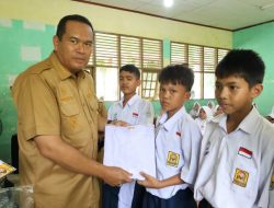 423 Siswa SMP di Pariaman Dapat Seragam Gratis, Pemkot Sasar Keluarga Kurang Mampu