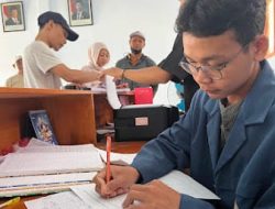 Sinergi Mahasiswa UNAIR dan Warga Ngentrong: Penataan Arsip Keluarga untuk Melindungi Hak Keperdataan