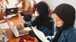 Mahasiswa Kearsipan UNAIR Jalin Kedekatan dengan Masyarakat Desa Ngentrong, Tulungagung, melalui Pelayanan dan Edukasi Arsip Keluarga