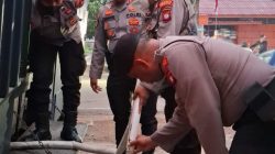 Polresta Pontianak Salurkan Air Bersih Siap Konsumsi untuk Warga di Pontianak Barat