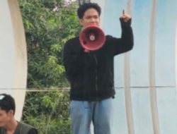 ‎Refleksi 2 Tahun Prabowo-Gibran, PMII Mamuju Demo di Simpang Lima Bawa 15 Tuntutan