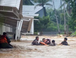 Banjir Bandang Padang: 700 Rumah Tergenang, Ratusan Warga Dievakuasi, Tanggul Jebol