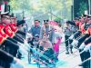 Disambut Pedang Pora dan Reog, Kapolda Jatim Baru Sungkem Haru ke Ibu di Mapolda
