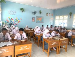 10 Menit Sinyal Langit, Pembiasaan Membaca Al-Qur’an Sebelum KBM di SMAN 1 Kimbar Lahat
