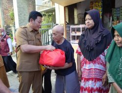 Sidak ke Prambon, Bupati Sidoarjo  Pastikan Perbaikan RTLH dan Salurkan Bantuan Kursi Roda