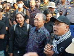 Temui Massa Aksi Buruh, Koster Akui UMP Rp3,4 Juta Tak Cukup untuk Biaya Hidup Bali