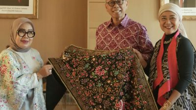 Sulam Kapalo Samek Padang Pariaman Menembus Brussels, Warisan Perajin Perempuan Dipajang di KBRI Belgia