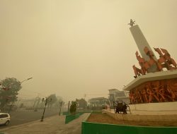 Kabut Asap Tebal Landa Kota Paringin, Saiful Arif Imbau Warga Pakai Masker dan Berhati-hati Berkendara