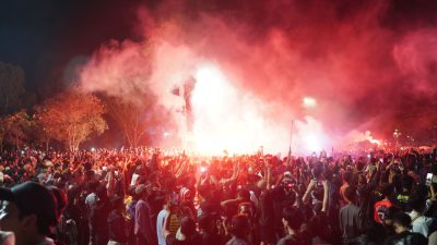 Lima Ribu Warga Tegal Pecah dalam Euforia Nobar Final ASEAN Cup 2026 di Alun-Alun Slawi