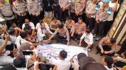 Ratusan Jurnalis Kepung Mapolda Sumsel Tuntut Keadilan bagi Wartawan