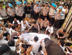 Ratusan Jurnalis Kepung Mapolda Sumsel Tuntut Keadilan bagi Wartawan