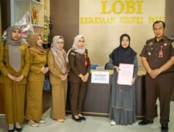 Kejari Palu Serahkan Restitusi Rp77 Juta Korban Pencabulan